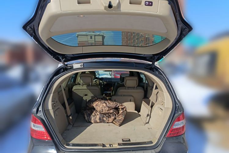Used Mercedes-Benz R-Class 2010 R 350 L 4MATIC Trunk