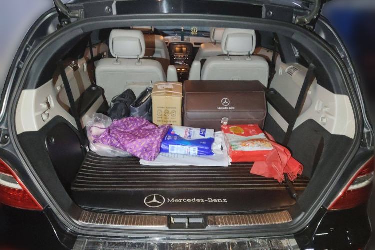 Used Mercedes-Benz R-Class 2010 R 350 L 4MATIC Trunk