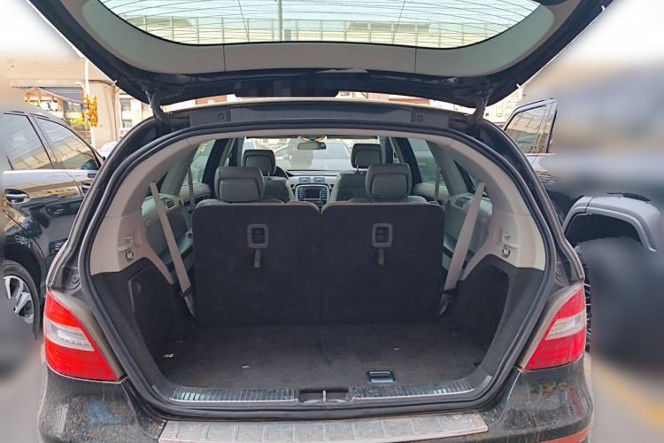 Used Mercedes-Benz R-Class 2010 R 350 L 4MATIC Trunk