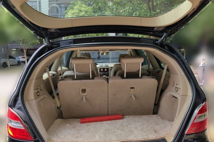 Used Mercedes-Benz R-Class 2010 R 350 L 4MATIC Trunk
