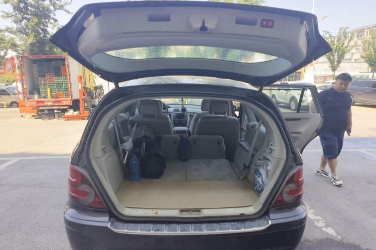 Used Mercedes-Benz R-Class 2010 R 350 L 4MATIC Grand Edition Trunk