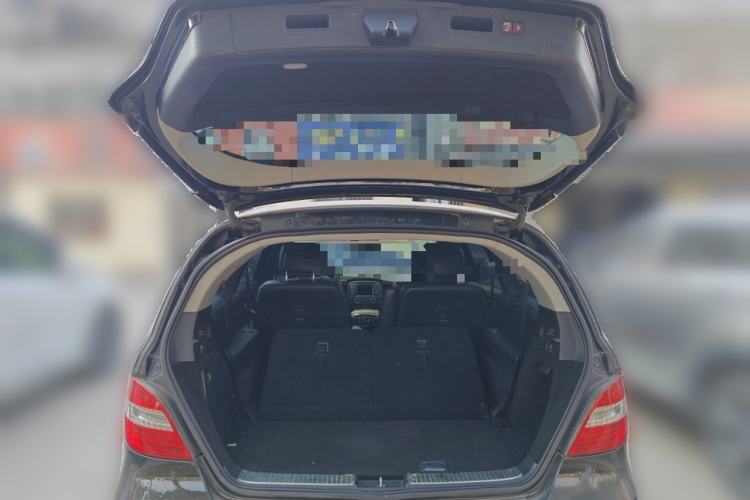 Used Mercedes-Benz R-Class 2010 R 350 L 4MATIC Trunk
