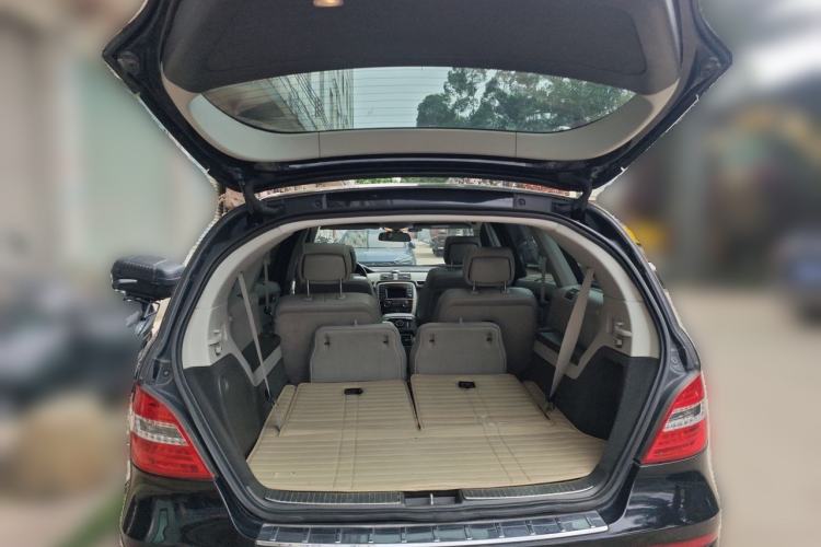 Used Mercedes-Benz R-Class 2010 R 350 L 4MATIC Trunk