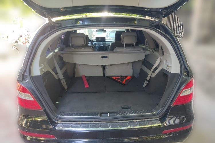 Used Mercedes-Benz R-Class 2010 R 350 L 4MATIC Trunk