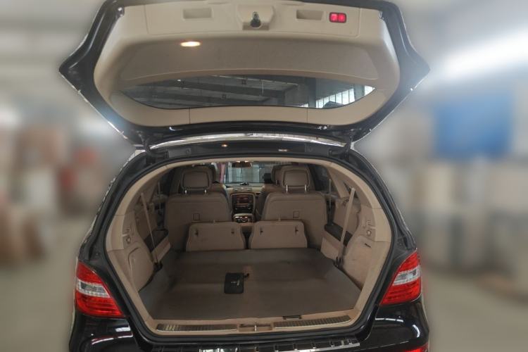 Used Mercedes-Benz R-Class 2010 R 350 L 4MATIC Trunk