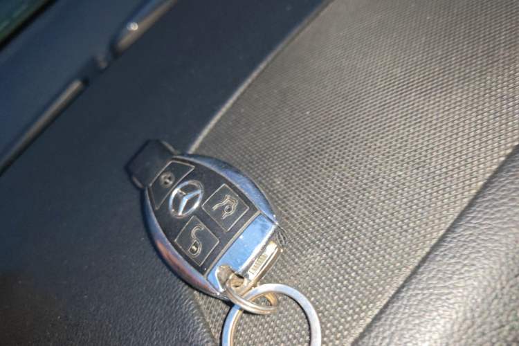 Used Mercedes-Benz R-Class 2010 R 500 L 4MATIC Grand Edition Vehicle Key