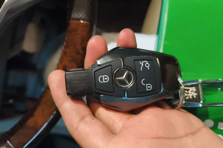 Used Mercedes-Benz R-Class 2010 R 300 L Business Model Vehicle Key