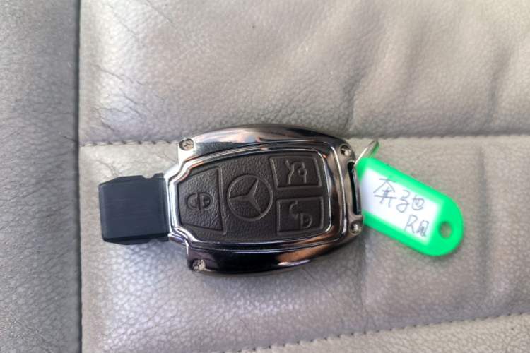 Used Mercedes-Benz R-Class 2010 R 300 L Business Model Vehicle Key