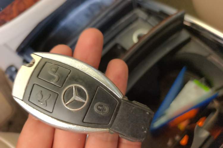 Used Mercedes-Benz R-Class 2010 R 350 L 4MATIC Vehicle Key