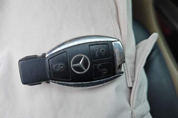 Used Mercedes-Benz R-Class 2010 R 350 L 4MATIC Vehicle Key