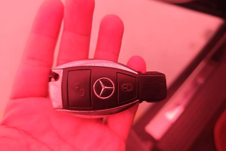 Used Mercedes-Benz R-Class 2010 R 300 L Business Model Vehicle Key