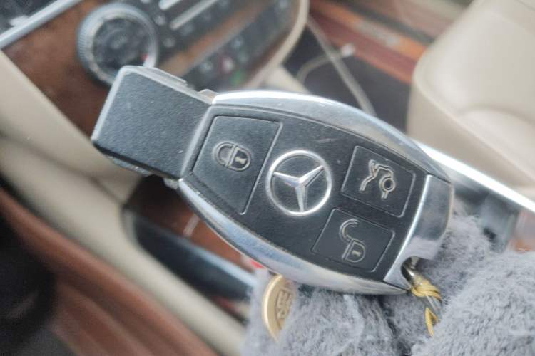 Used Mercedes-Benz R-Class 2010 R 350 L 4MATIC Vehicle Key
