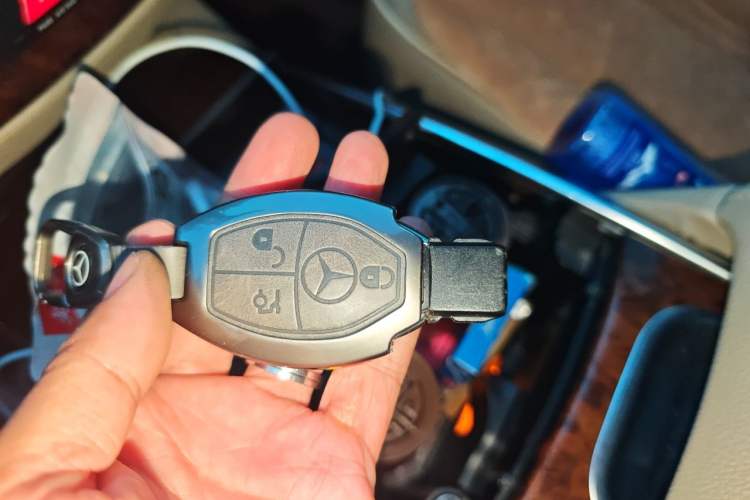 Used Mercedes-Benz R-Class 2010 R 350 L 4MATIC Vehicle Key