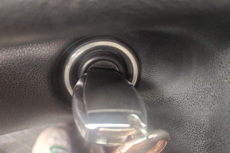 Used Mercedes-Benz R-Class 2010 R 300 L Business Model Vehicle Key