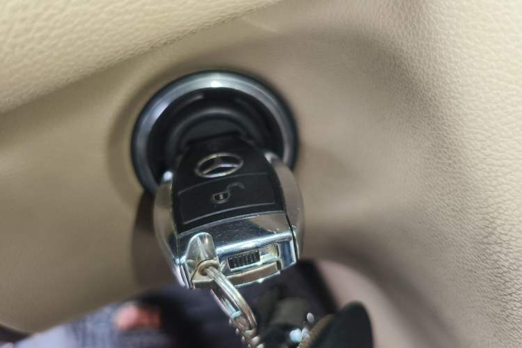 Used Mercedes-Benz R-Class 2010 R 300 L Business Model Vehicle Key