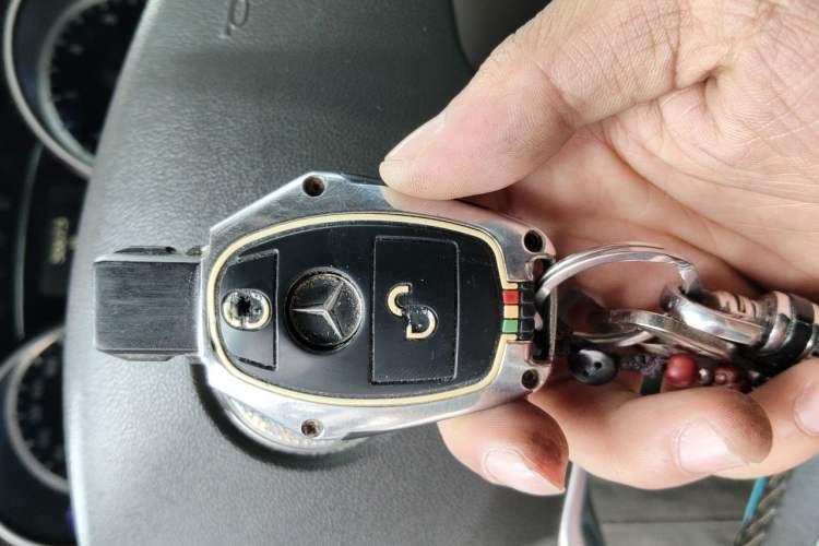 Used Mercedes-Benz R-Class 2010 R 300 L Business Model Vehicle Key