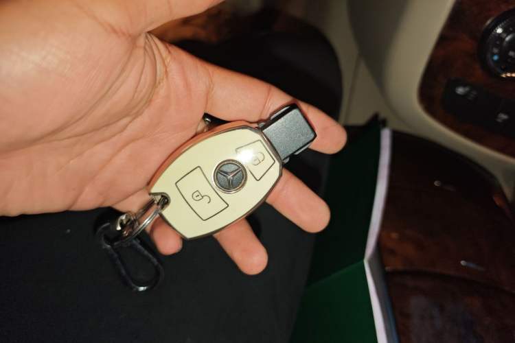 Used Mercedes-Benz R-Class 2010 R 350 L 4MATIC Vehicle Key