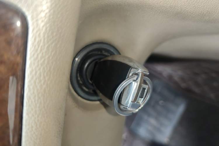 Used Mercedes-Benz R-Class 2010 R 300 L Business Model Vehicle Key