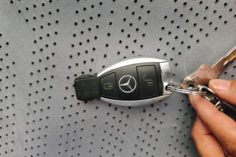 Used Mercedes-Benz R-Class 2010 R 300 L Business Model Vehicle Key