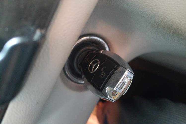 Used Mercedes-Benz R-Class 2010 R 300 L Luxury Model Vehicle Key