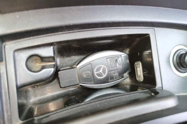 Used Mercedes-Benz R-Class 2010 R 350 L 4MATIC Vehicle Key