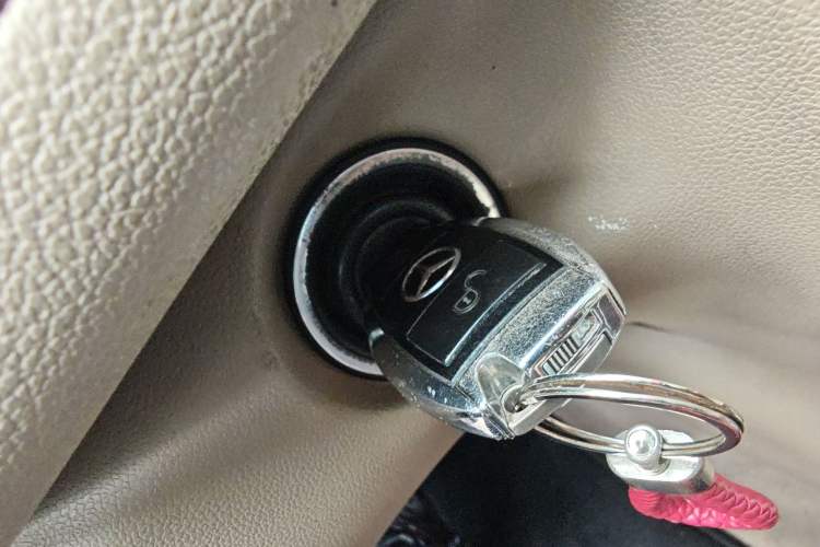 Used Mercedes-Benz R-Class 2010 R 300 L Business Model Vehicle Key