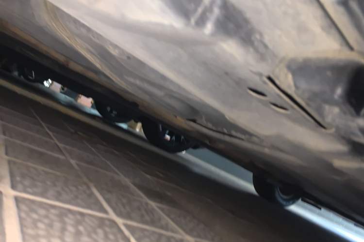 Used Mercedes-Benz R-Class 2010 R 350 L 4MATIC Grand Edition Chassis Rear Right