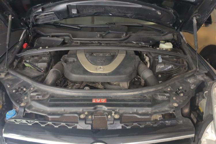 Used Mercedes-Benz R-Class 2010 R 350 L 4MATIC Grand Edition Engine Bay