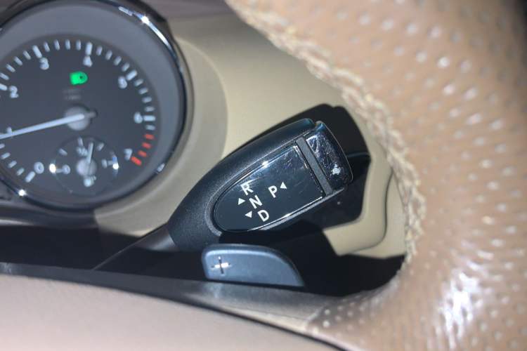 Used Mercedes-Benz R-Class 2010 R 350 L 4MATIC Grand Edition Gear Lever