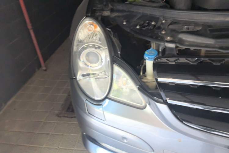 Used Mercedes-Benz R-Class 2010 R 350 L 4MATIC Grand Edition Right Front Headlight