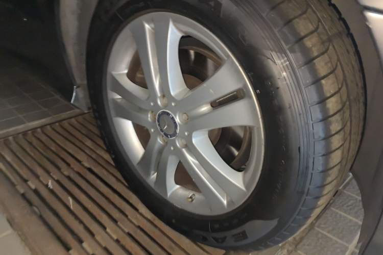 Used Mercedes-Benz R-Class 2010 R 350 L 4MATIC Grand Edition Right Front Wheel Hub