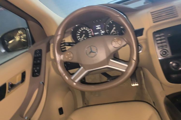 Used Mercedes-Benz R-Class 2010 R 350 L 4MATIC Grand Edition Steering Wheel