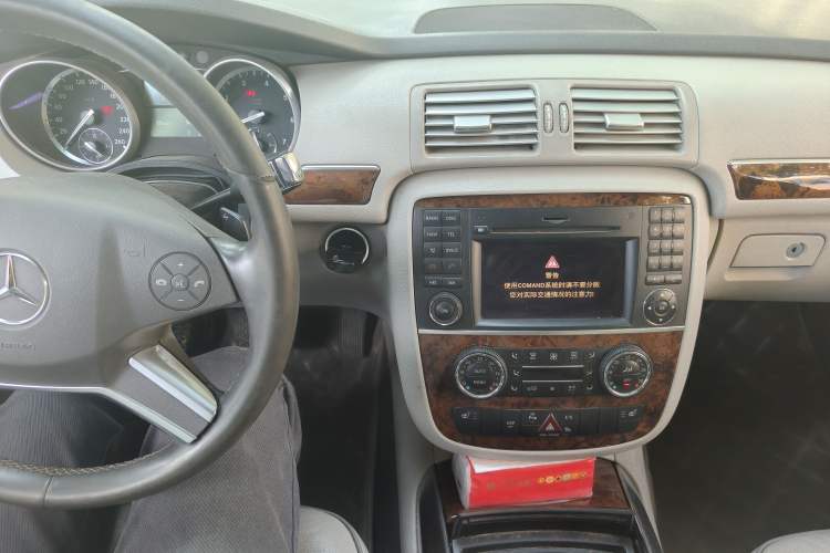 Used Mercedes-Benz R-Class 2010 R 350 L 4MATIC Audio And AC Panel