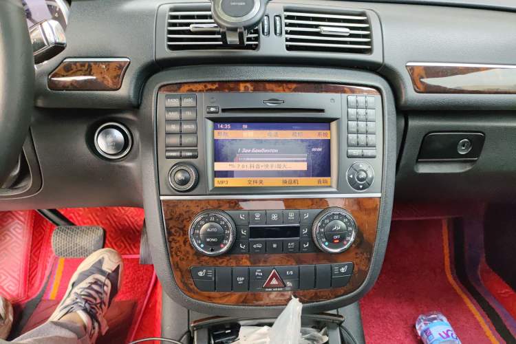 Used Mercedes-Benz R-Class 2010 R 350 L 4MATIC Audio And AC Panel