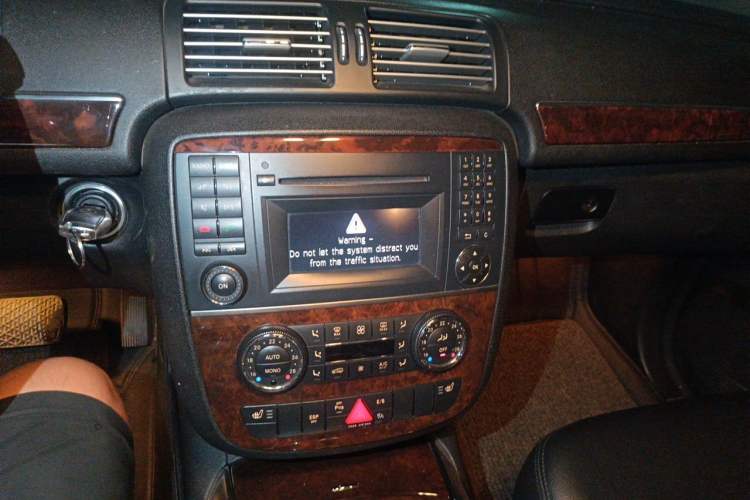 Used Mercedes-Benz R-Class 2010 R 300 L Business Model Audio And AC Panel