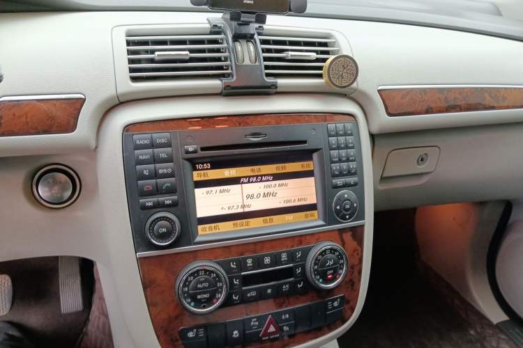Used Mercedes-Benz R-Class 2010 R 350 L 4MATIC Audio And AC Panel