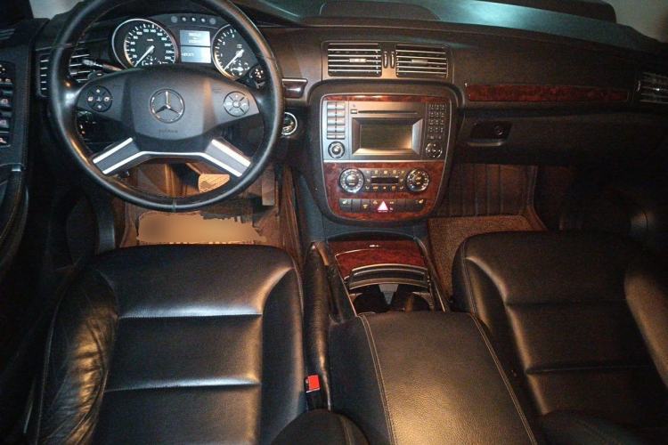 Used Mercedes-Benz R-Class 2010 R 300 L Business Model Center Console