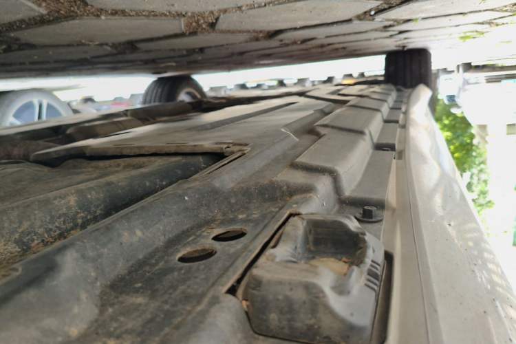 Used Mercedes-Benz R-Class 2010 R 350 L 4MATIC Chassis Rear Left