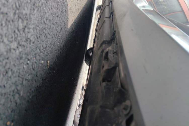 Used Mercedes-Benz R-Class 2010 R 350 L 4MATIC Grand Edition Chassis Rear Left