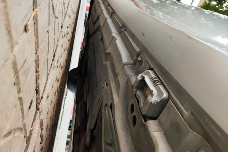 Used Mercedes-Benz R-Class 2010 R 350 L 4MATIC Chassis Rear Left