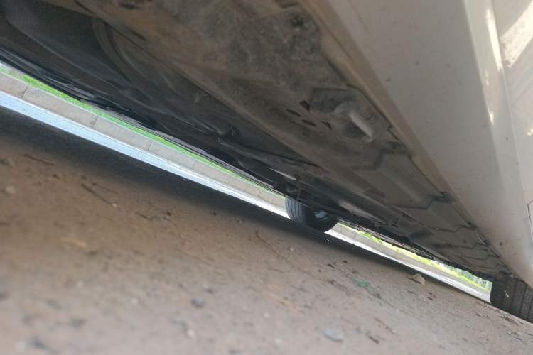 Used Mercedes-Benz R-Class 2010 R 350 L 4MATIC Chassis Rear Right