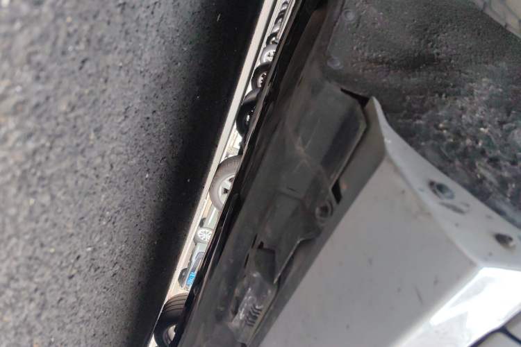 Used Mercedes-Benz R-Class 2010 R 350 L 4MATIC Grand Edition Chassis Rear Right