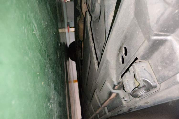 Used Mercedes-Benz R-Class 2010 R 350 L 4MATIC Chassis Rear Right