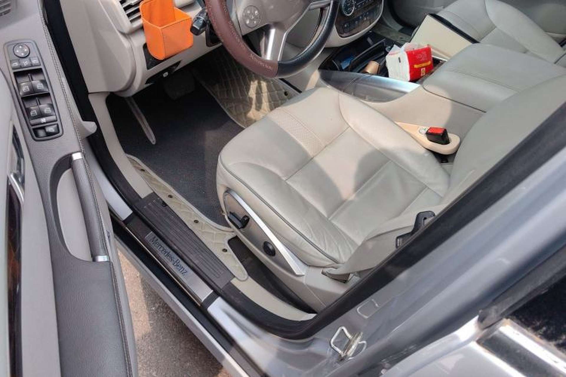 Used Mercedes-Benz R-Class 2010 R 350 L 4MATIC Grand Edition Driver Seat