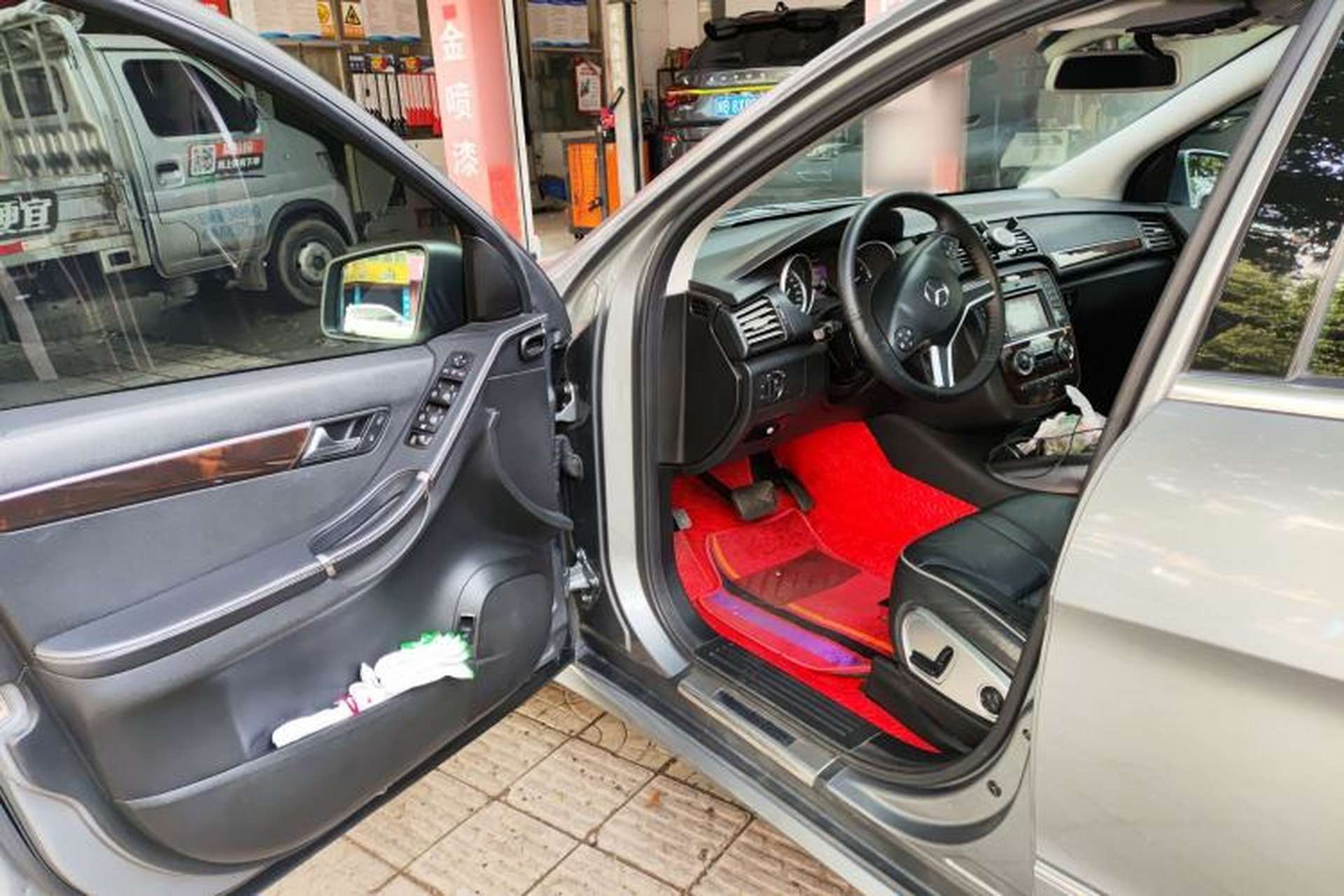 Used Mercedes-Benz R-Class 2010 R 350 L 4MATIC Driver Seat