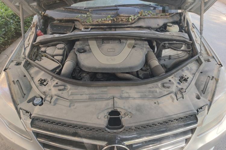Used Mercedes-Benz R-Class 2010 R 350 L 4MATIC Engine Bay