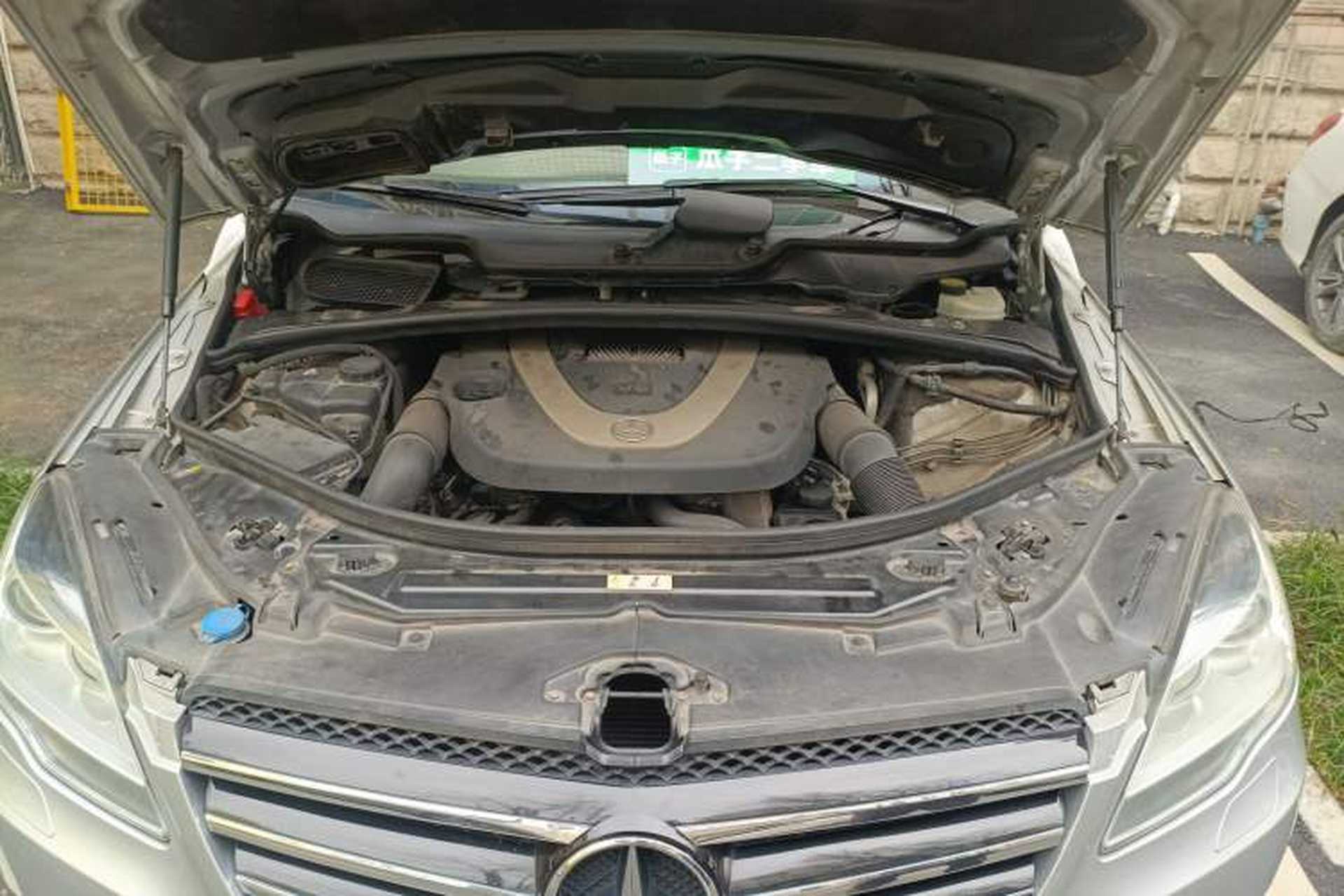 Used Mercedes-Benz R-Class 2010 R 350 L 4MATIC Engine Bay