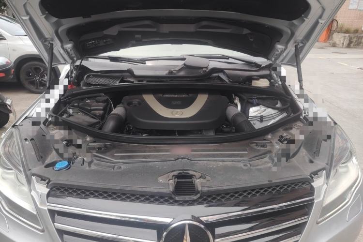 Used Mercedes-Benz R-Class 2010 R 350 L 4MATIC Engine Bay
