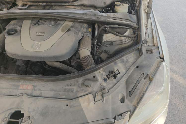 Used Mercedes-Benz R-Class 2010 R 350 L 4MATIC Engine Bay Left