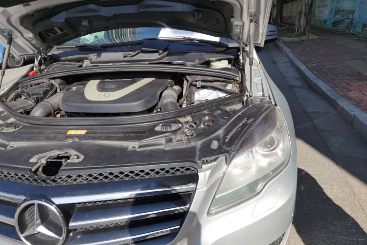 Used Mercedes-Benz R-Class 2010 R 350 L 4MATIC Engine Bay Left